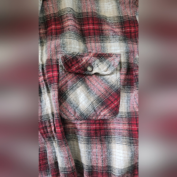 Men's Sz: L. C&C Sportswear Red/Maroon Flannel- button down - Picture 4 of 10